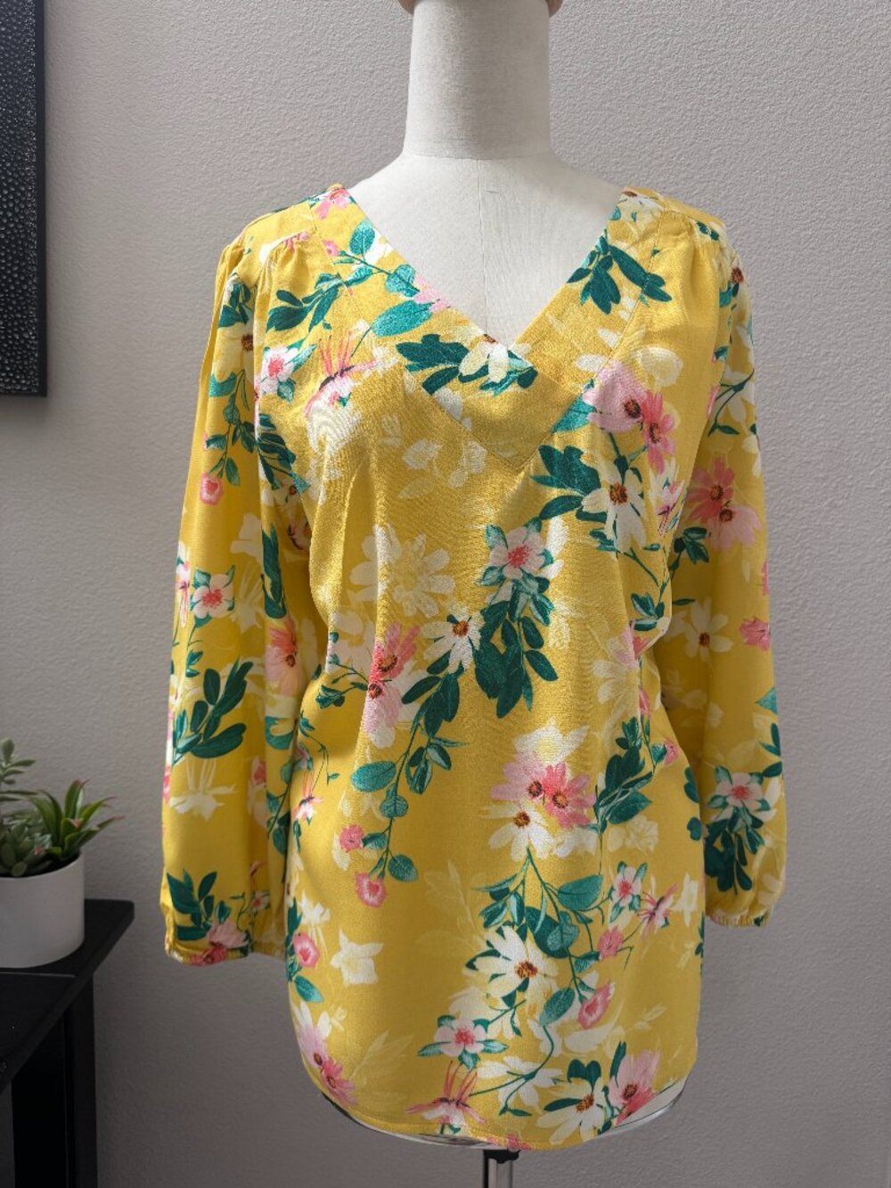*NWT* St. JOHN'S BAY Women's V Neck 3/4 Sleeve Floral Yellow Blouse Size L